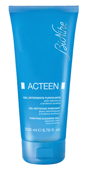 AKNET GEL DETERGENTE PURIFICANTE 200 ML - Farmasanitas 